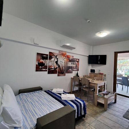 Arokariapartments Koróni Buitenkant foto